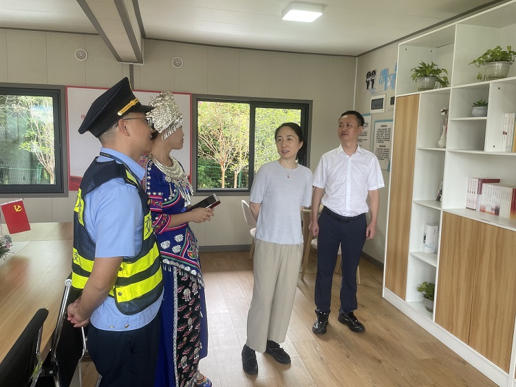 (網(wǎng)站、微信)省交通運(yùn)輸行業(yè)評(píng)估組赴川南公司敘永服務(wù)區(qū)開展“暖心之家”運(yùn)營(yíng)評(píng)估工作20250917 (2).JPG